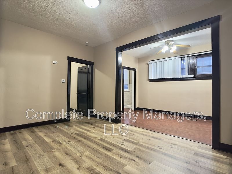 1st image of 325 E Washington St APT 1