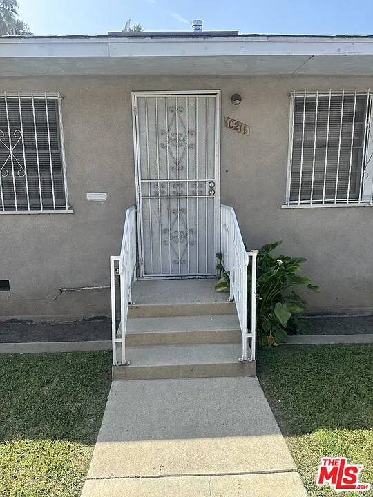 1 bed, 1.0 bath, 2976 sqft, $1,800 — Photo 2
