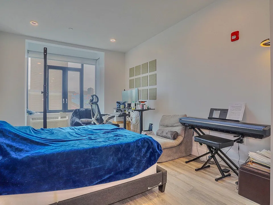 327 Communipaw Ave #404