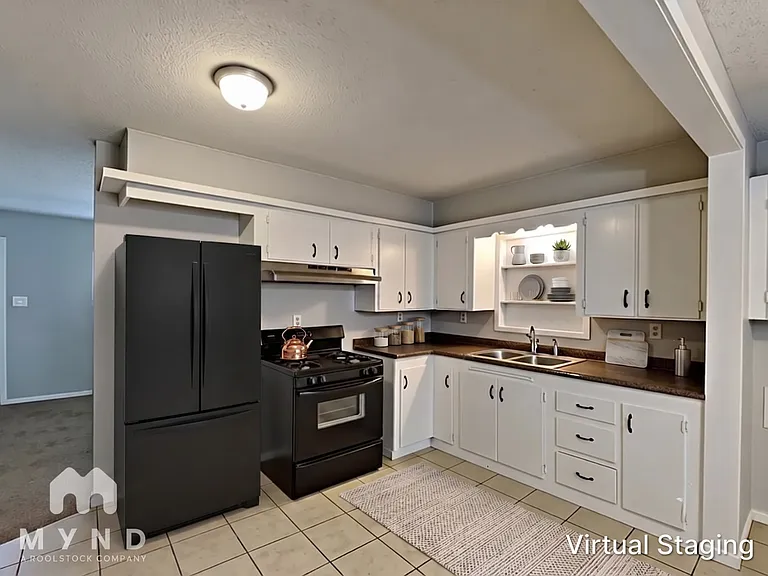 915 Woodrow Rd — Photo 3