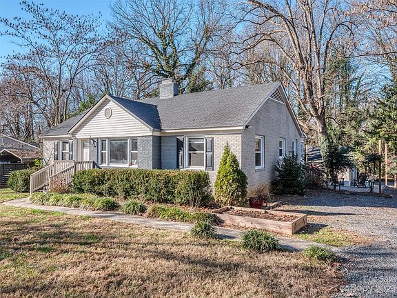 3rd image of 511 Stilwell Oaks Cir