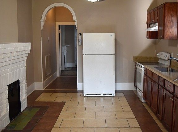 3rd image of 8407 Apricot St