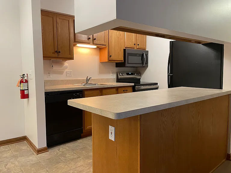 2504 Eagles Cir #4 — Photo 7