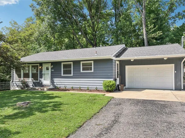 201 Roselawn Ct, Fairview Heights, IL 62208