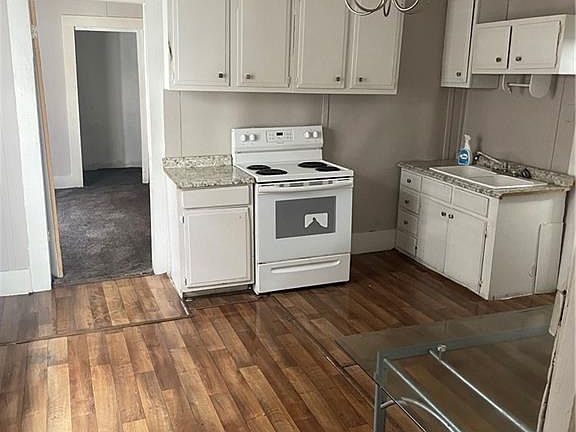 4th image of 1055 Marine St