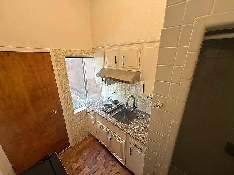1525 Powell St — Photo 16