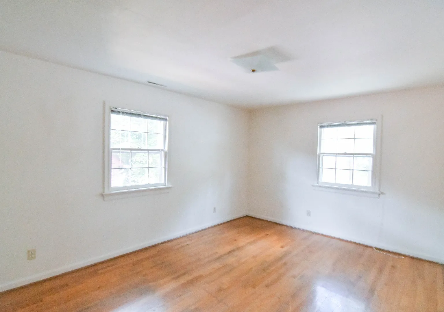 109 Kent Terr — Photo 4