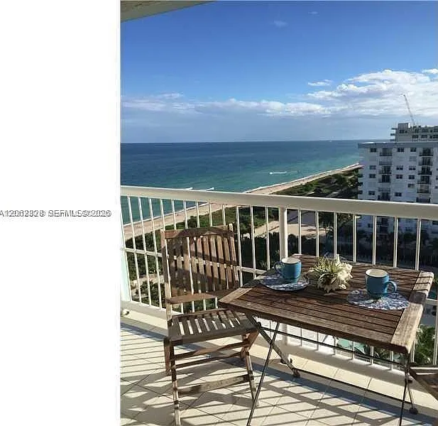Marbella Condo — Photo 2