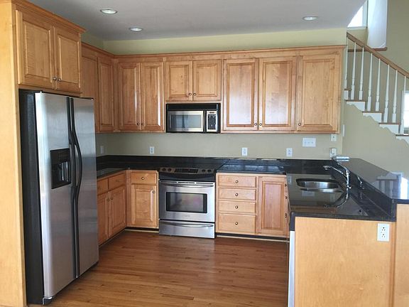 4th image of 225 Belle Isle Dr