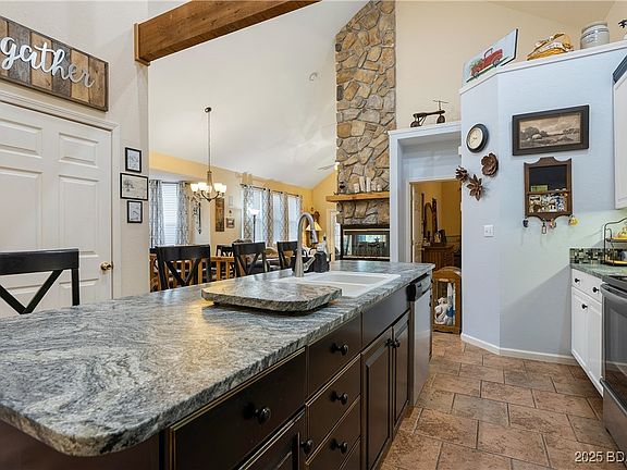 3rd image of 138 Golf View Dr