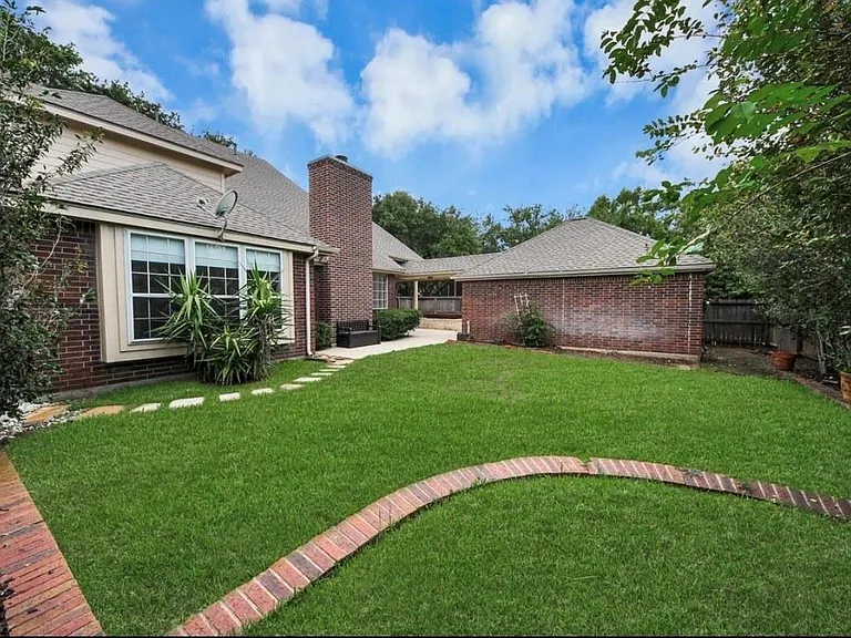 1003 Clarenda Falls Dr — Photo 3