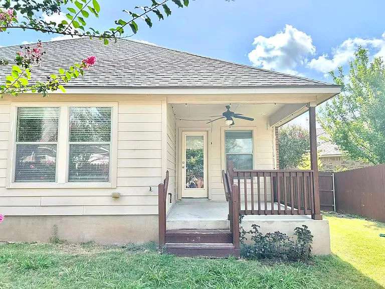 1104 Valerie Cv — Photo 26