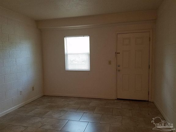 4th image of 1177 E Lloyd St APT 205