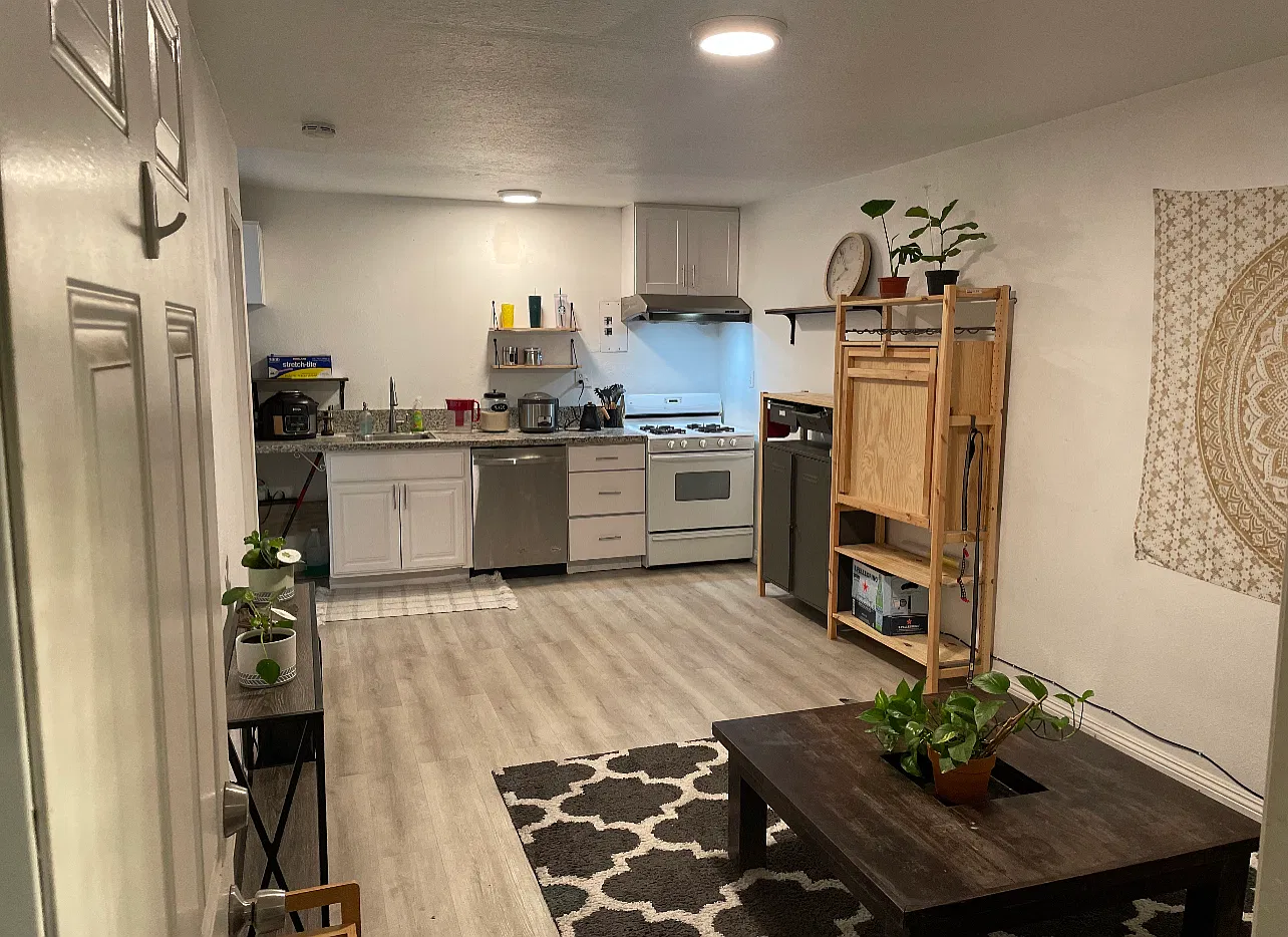 1 bed, 400 sqft, $1,700 — Photo 2
