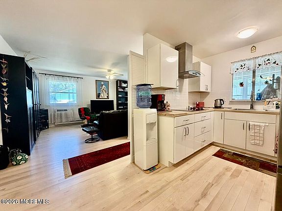 3rd image of 13 B Lexington Drive
