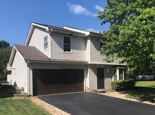 695 Springhill Cir, Naperville, IL 60563