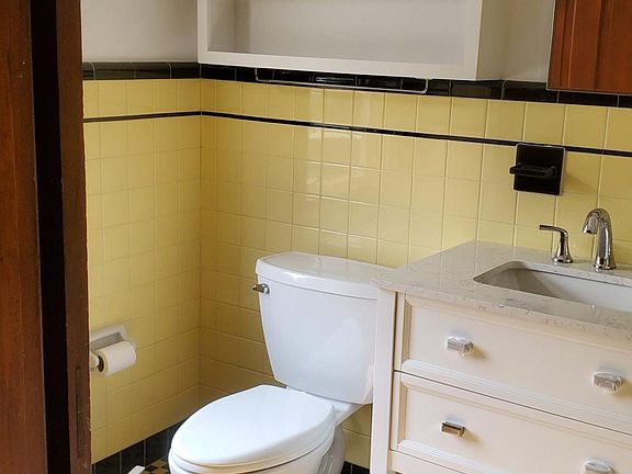 Bathroom photo 2 of 6