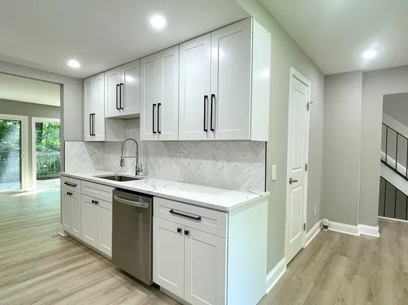 2253 Wheelwright Ct, Reston, VA 20191