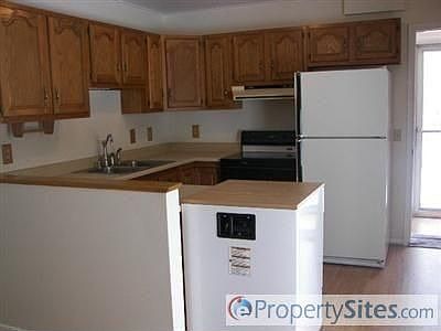 3rd image of 812 Lakeview Dr