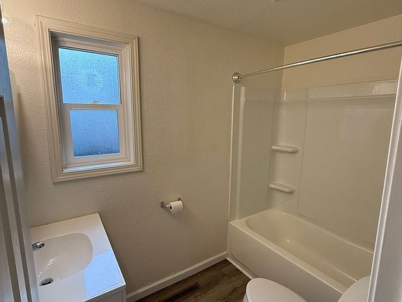 3rd image of 1774 NE Klamath Ave #203
