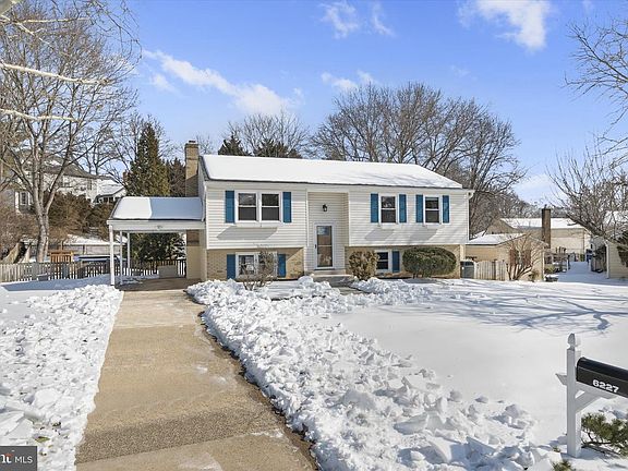 2nd image of 6227 Secret Hollow Ln