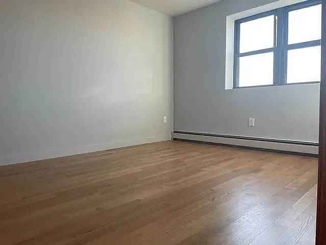 23-11 31st St #5F — Photo 2