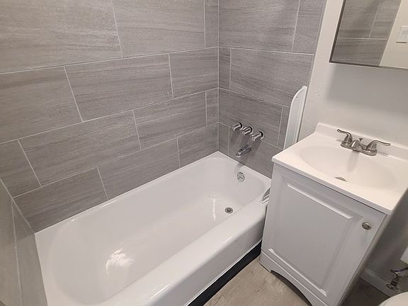 5th image of 10961 S Figueroa St #6