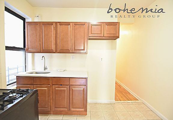 3rd image of 219 W 145th St APT 9