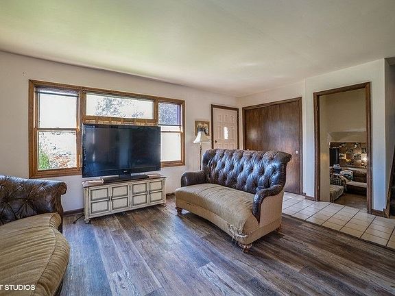 3rd image of 950 Greenfield Ave