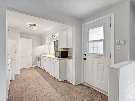 5th image of 56 Meadowlands Dr W