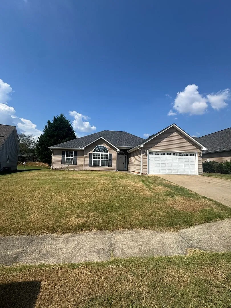Updated 3 bedroom — Photo 1