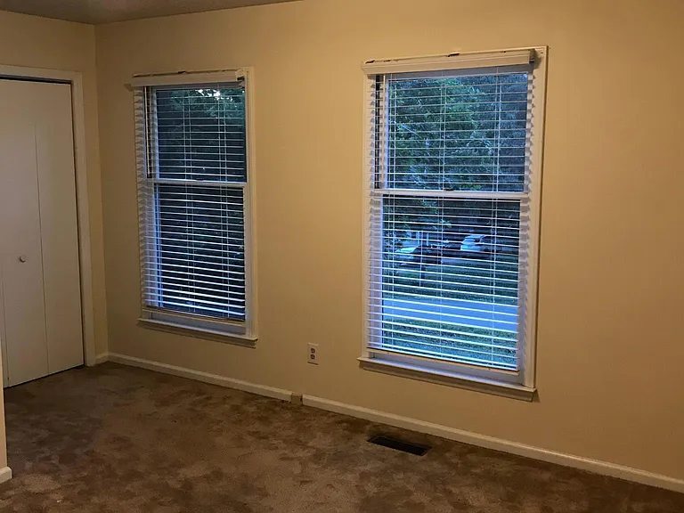 4448 Huntington Dr — Photo 11