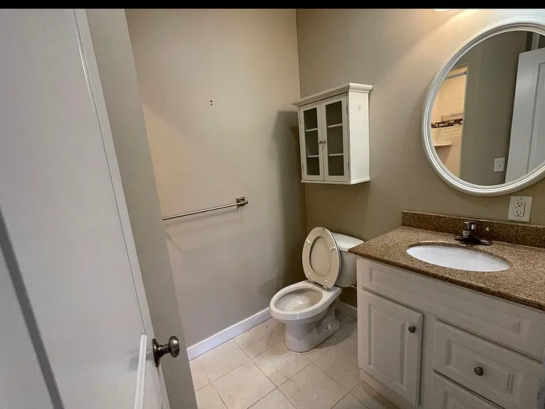 122 W Broadway #6 — Photo 4