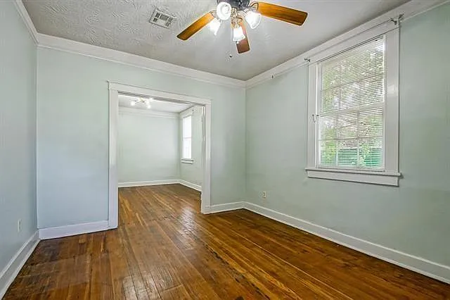 2 bed, 1.0 bath, 936 sqft, $1,325 — Photo 4