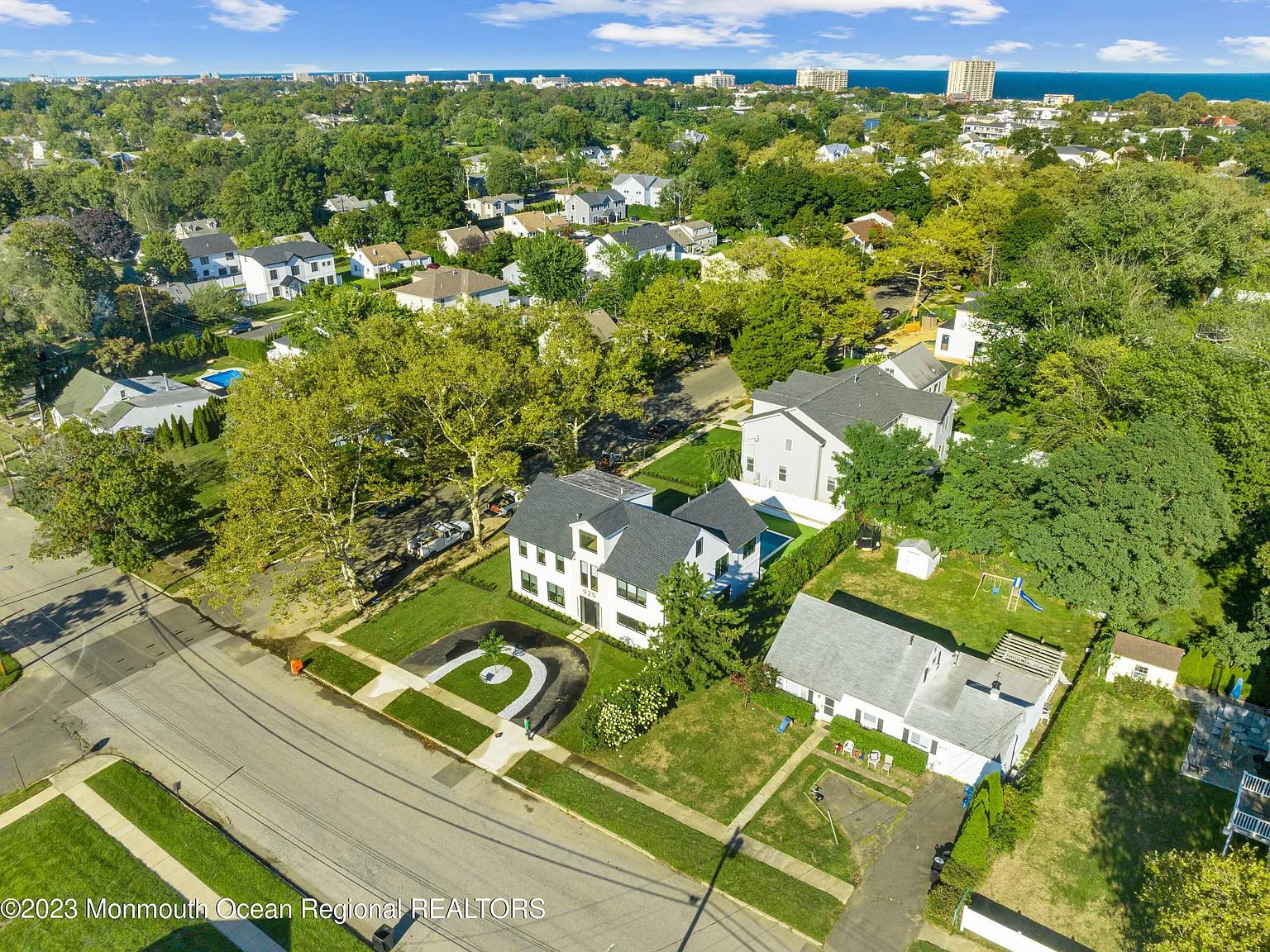 8 bed, 3755 sqft, $7,060 — Photo 3