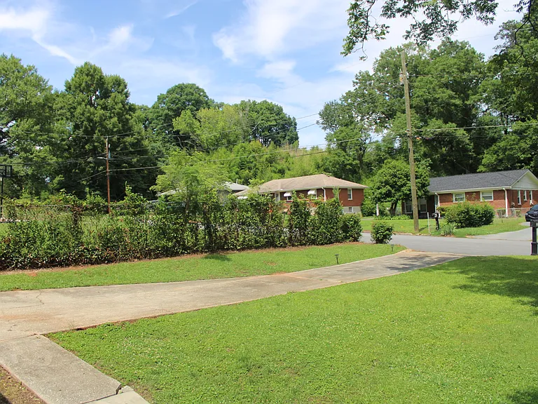 2311 Amber Way — Photo 3