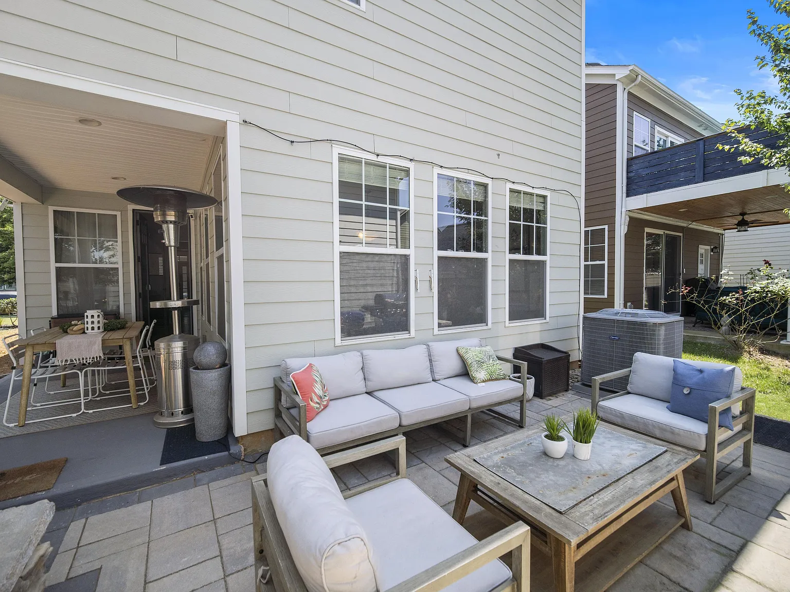 4 bed, 3.0 bath, 2240 sqft, $1,070 — Photo 4