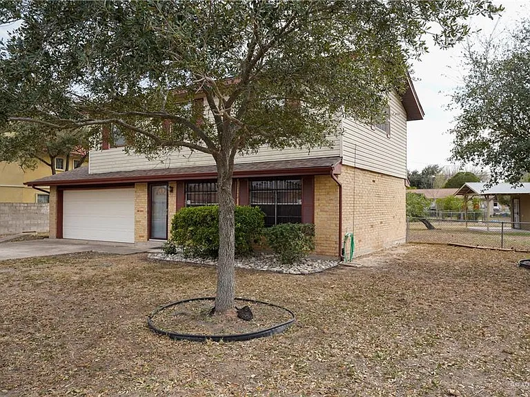 204 E Gomez Dr — Photo 5