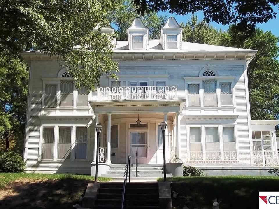 1st image of 423 N 6th St