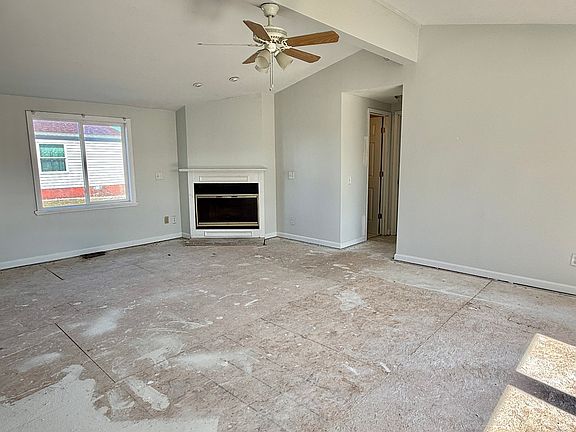 5th image of 52 Fountain Lake Dr