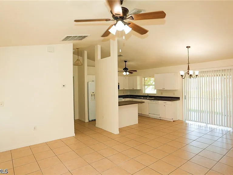 1834 NW 6th Ave — Photo 3