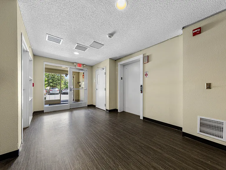 Washington Village East — Photo 22