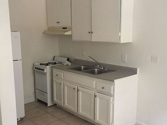 4th image of 1021 N Normandie Ave