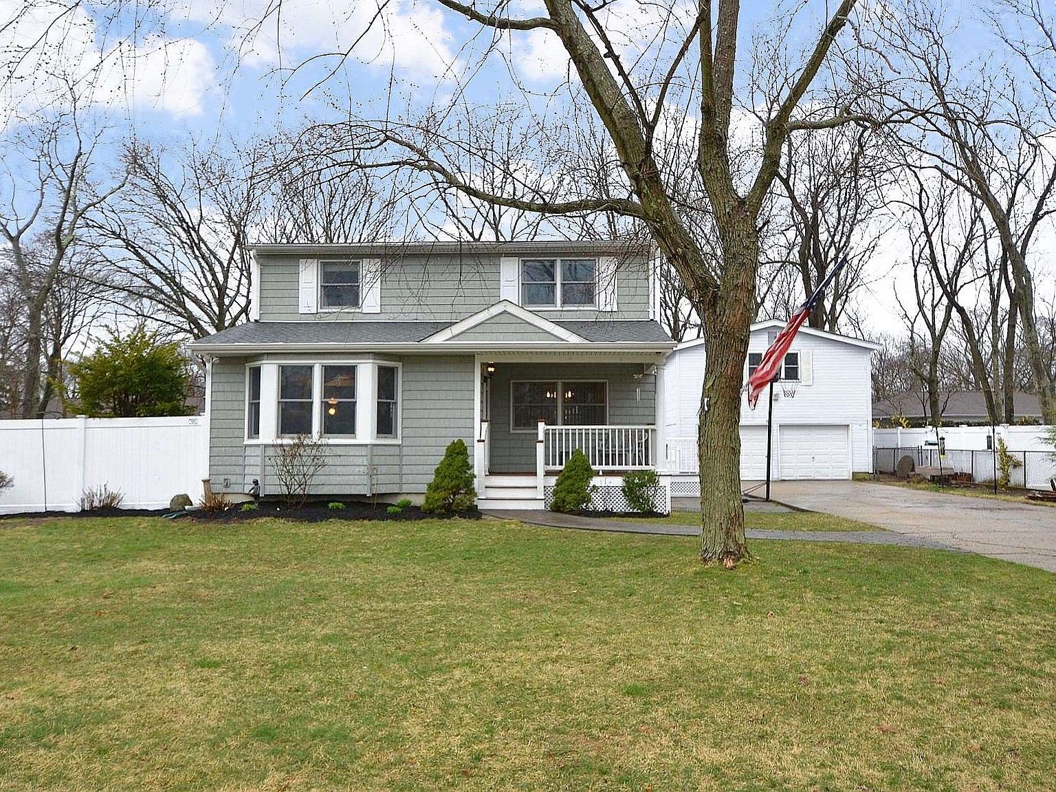 132 Avenue B, Holbrook, NY 11741 Zillow