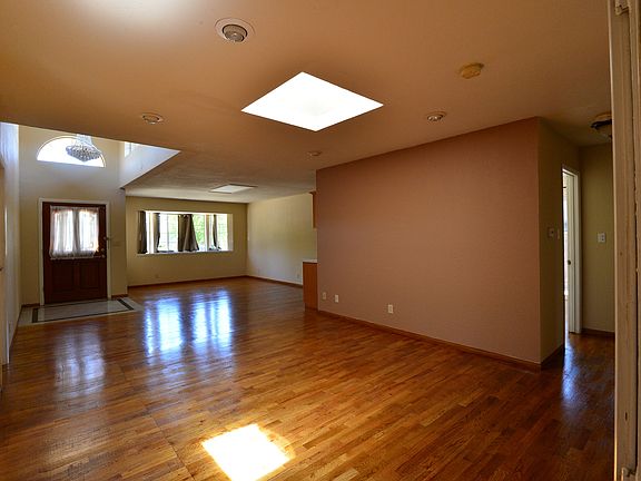 2nd image of 1041 Cynthia Ln