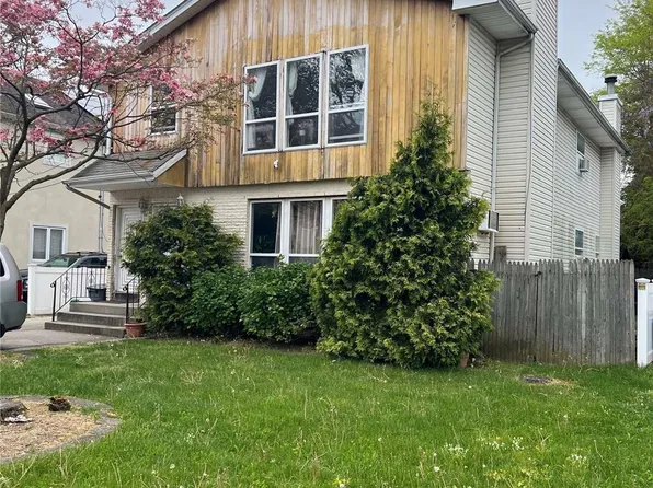 11 Mohegan Avenue #A, Port Washington, NY 11050