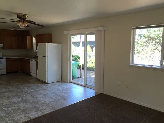 4th image of 6628-6630 NE Garfield Ave #6630-2