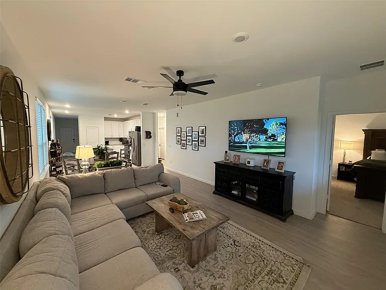 26073 Hampshire Dr — Photo 6