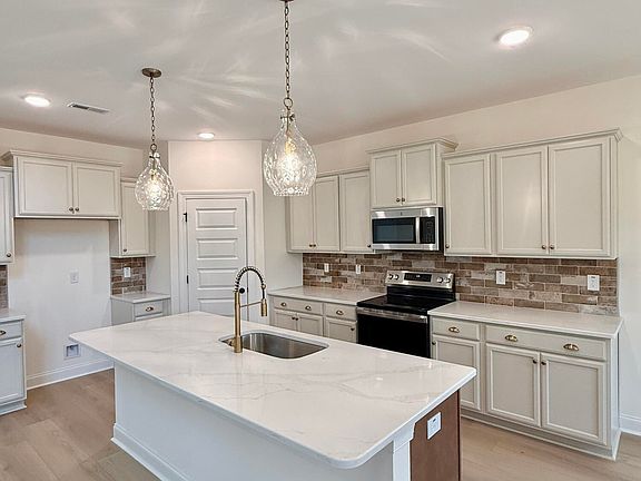 4th image of 215 Whispering Ridge Lot 3