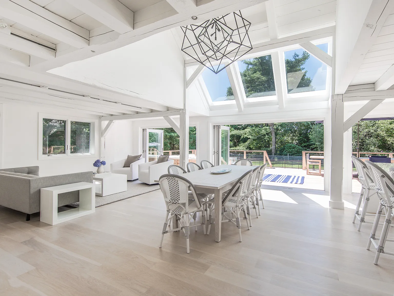 Lovely, Recently Renovated Beach Cottage in EH Village — Photo 2